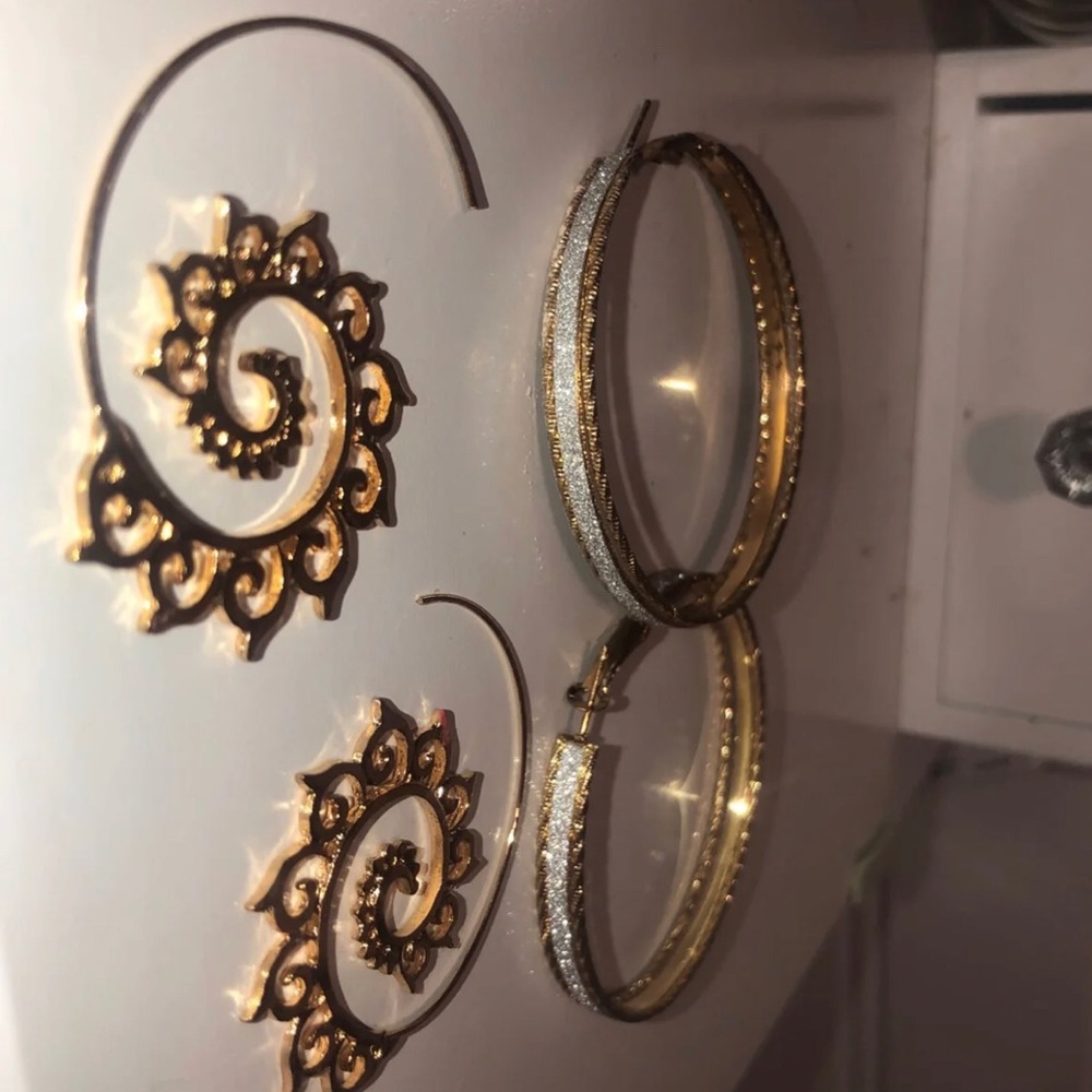JEWELRY (BRACELETS, EARRINGS, PINS)